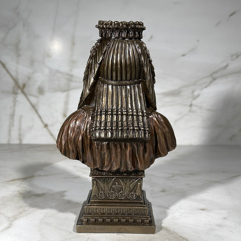 Egyptian Queen Bust Back