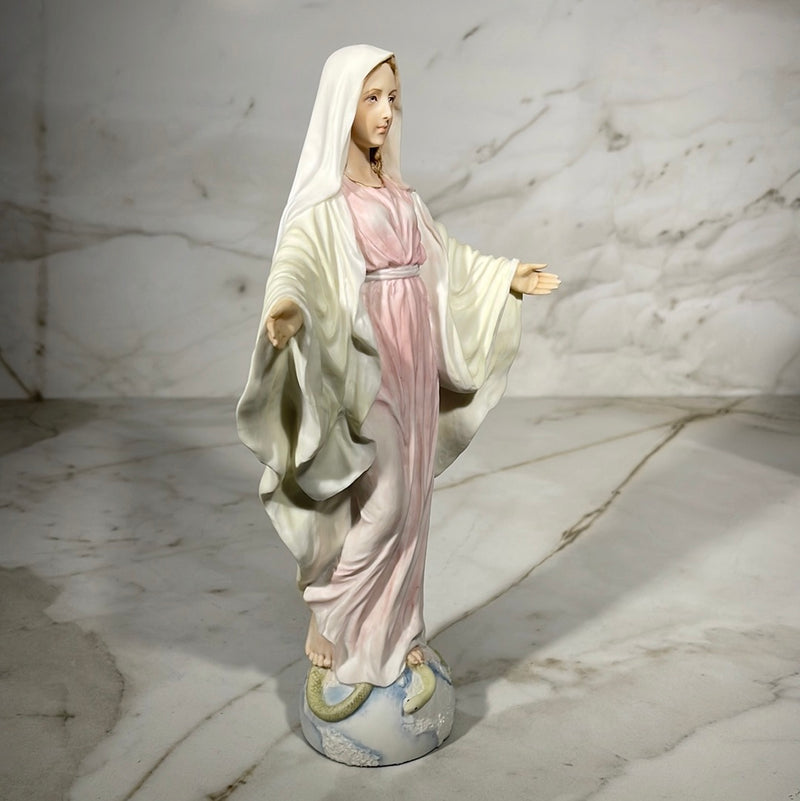statue lady of grace 