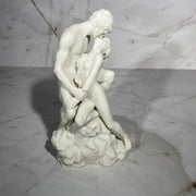 lovers statue