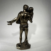 lovers statue detail 