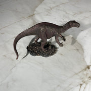 dinosaur statue 