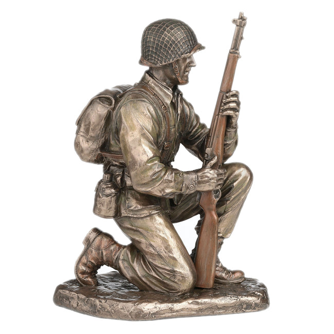 Kneeling US Army Soldier Statue