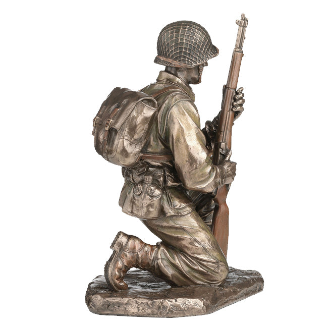 Kneeling US Army Soldier Statue