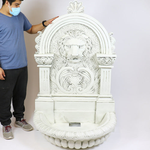 Grande Lion Wall Fountain
