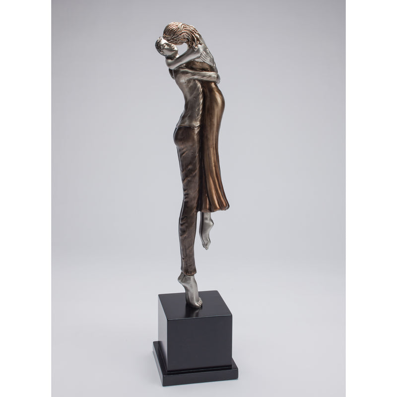 The Kiss - Modern Couple Sculpture