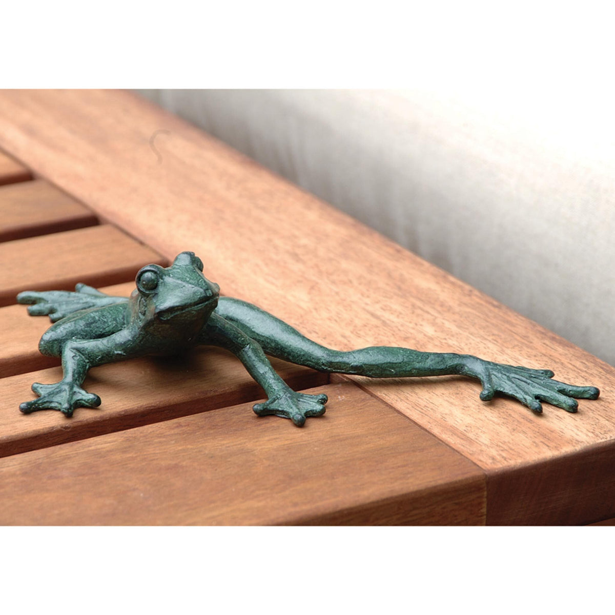 St. Patricks Day Frog Statue Garden Decor, Resin 2 Frogs on Stone Figurine  for Indoor Outdoor Decoration Sculpture Gardening Gift