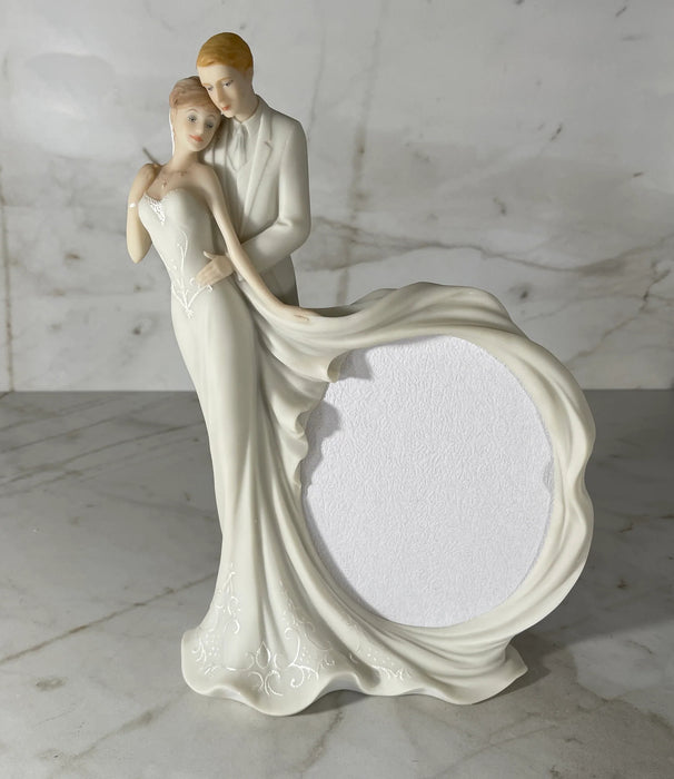 Loving Couple Sculpture with Frame- White