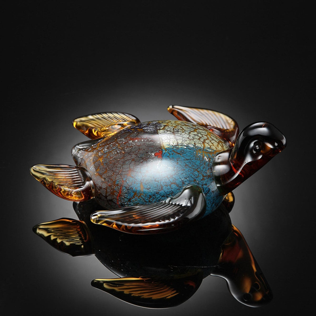 Glass Baron Statuetta Tartaruga Marina In Vetro Soffiato Con Cristalli Swarovski E Corallo Blu, Oggetto D'Arte Artigianale USA Con Oro 22kt
