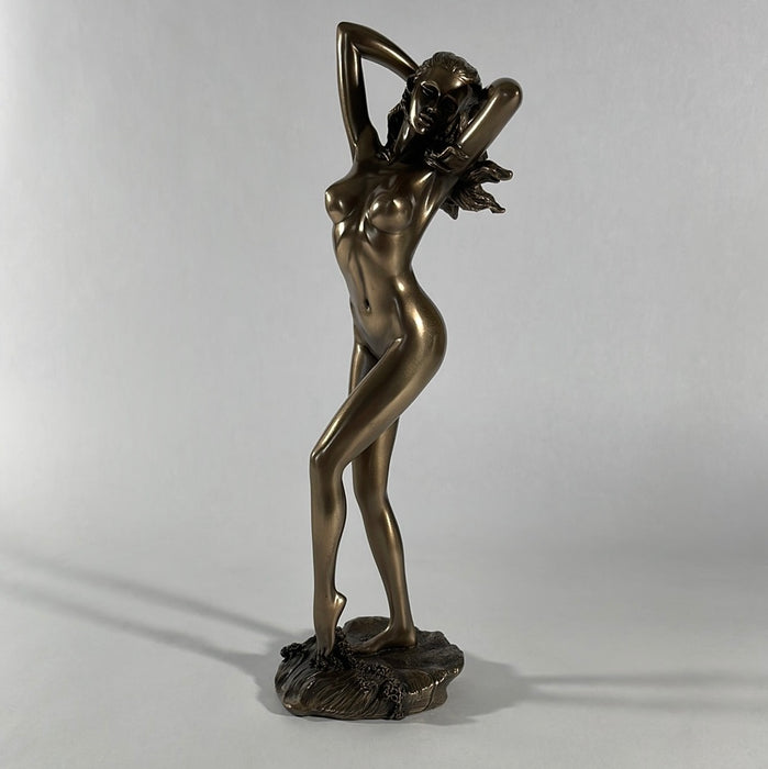 nude-posing-female-art-sculpture