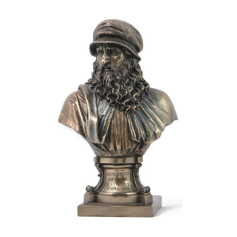 Leonardo Da Vinci Statue